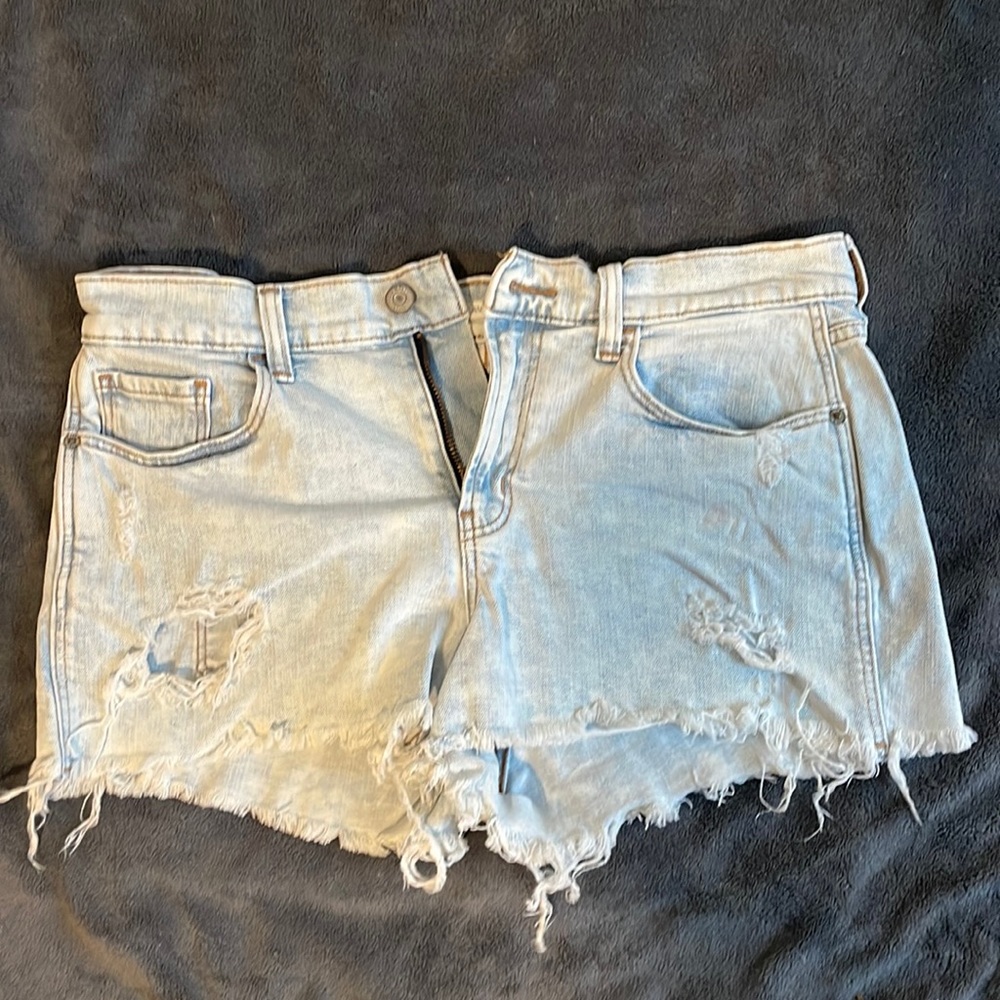 Old Navy jean shorts. Size 8.
